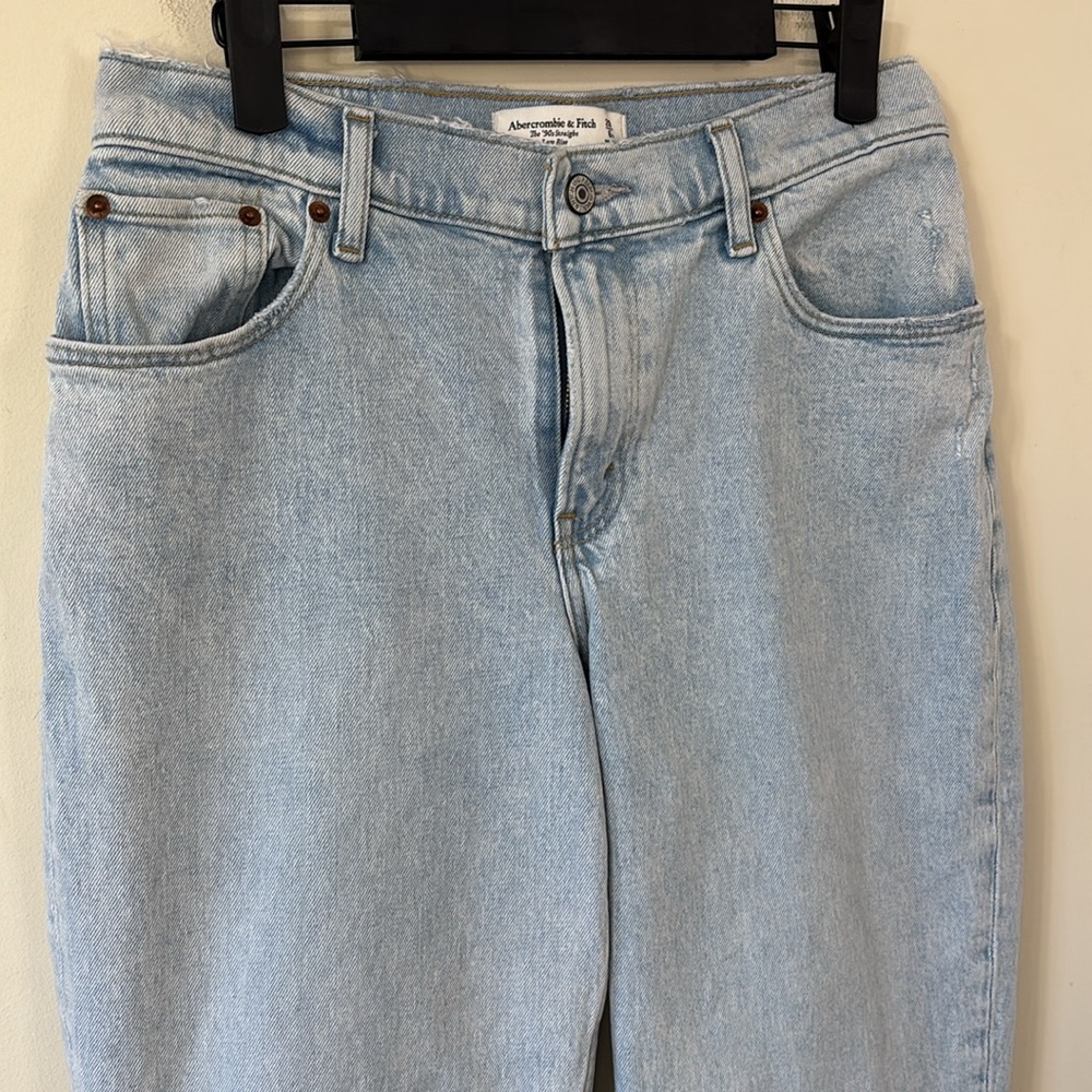 Abercrombie & Fitch Curve Love The 90’s Straight Low Rise Light Wash Denim Jean - Picture 3 of 9